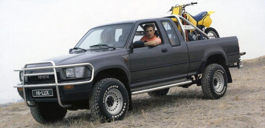  Toyota Hilux Xtra Cab 1988 года  (фото 1 из 3)